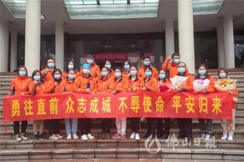 武汉加油|众志成城，，同心抗疫，，佩安婷用行动誊写社会责任